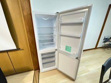 冷蔵庫・冷凍庫あります。 - LAMP（ランプ）キッチン 池袋6分｜キッチンがついたレンタルスペース【alpha_01】の室内の写真