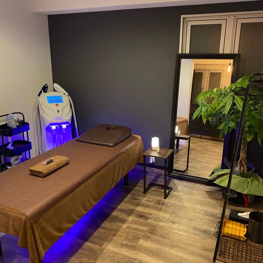 サロンに必要な物は全て揃うレンタルスペース - ROMAN