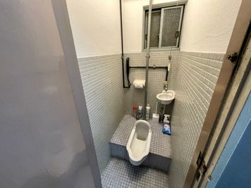 【1階女性トイレ（和式×1）】 - TIME SHARING 秋葉原 和泉ビル 201の設備の写真