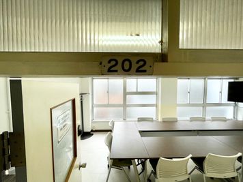 【レトロな分、リーズナブルで使い勝手の良い会議室を目指しました！様々な用途にお使いください♪】 - TIME SHARING 秋葉原 和泉ビル 202の室内の写真