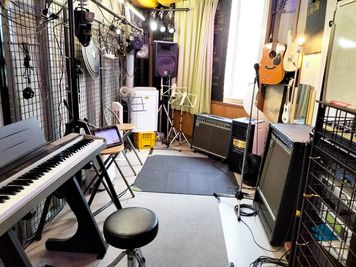 ドラムなしバンド使用時 - スタジオ　ジャンク・ファブ 福井JUNK FAB　第3スタジオの室内の写真