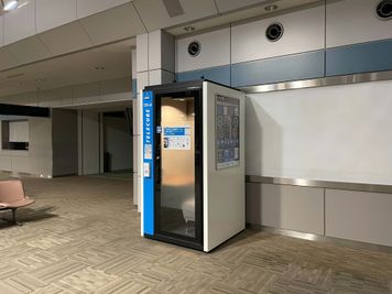 テレキューブ 仙台空港 2F 国内線搭乗待合室内 131-01の室内の写真