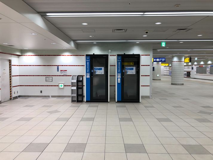 128-02 - テレキューブ 横浜駅　南北連絡通路