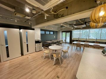 ラウンジスペース - 勉強カフェ虎ノ門スタジオ 完全個室TELブース(2F)の室内の写真