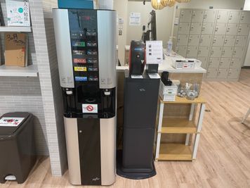 フリードリンク - 勉強カフェ虎ノ門スタジオ 完全個室TELブース(2F)の設備の写真