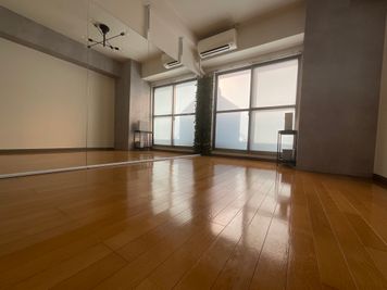 【柏駅徒歩3分】ダンスの個人練習ができるレンタルスタジオ★スマホ三脚・撮影機材あり★ - 柏レンタルスタジオ