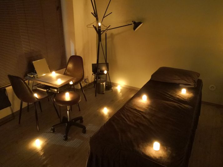 🚩大型サイズの低反発施術ベッドがあるサロンです - あくびのすき間　心斎橋店