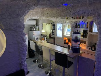 カウンター席4席です。 - 六角河原町ビル201cafe&barAqua 閉店の室内の写真
