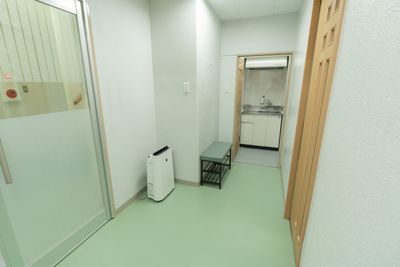 お部屋やエントランス部分に空気清浄機を設置 - 春日部スペース Bスペース(1～4名向け)の入口の写真