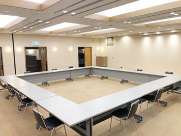 【笹塚駅徒歩4分】Dタイプ 最大120名収容《Daiwa笹塚タワー内の高級感溢れる貸し会議室/演台・マイク無料/有料駐車場併設》 - 東京会議室 Daiwa笹塚タワー貸会議室 笹塚駅前店
