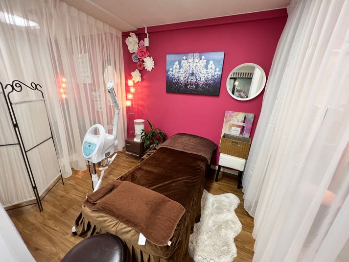 ネイビス幕張本郷店☆LED・UVライト｜電源 WiFi 無料⚡ - Nevis ネイビス 幕張本郷店/ レンタルスペース