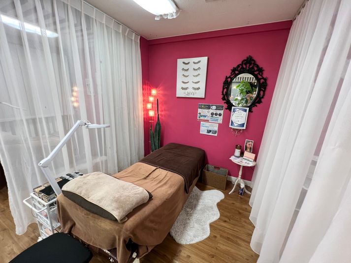 ネイビス幕張本郷店☆LED・UVライト｜電源 WiFi 無料⚡ - Nevis ネイビス 幕張本郷店/ レンタルスペース