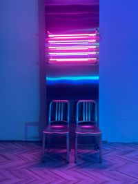 撮影の背景には、ステンレス、白壁、アミ、本物のネオン管が付いた柱などシチュエーションを選んで頂けます。 - ワンクロ中目黒スタジオ レンタルスタジオ 多目的スペース 中目黒駅前の室内の写真