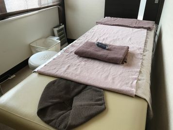 施術ベッド
※タオルはオプションです。 - minoriba_新大塚駅前店 レンタルサロンの室内の写真