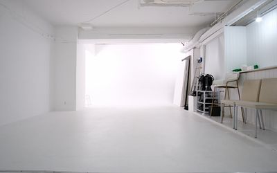 養生シートなしで気軽に使える白ホリゾント - A1 STUDIO／オクタボスタジオ 南青山 Rホリゾントスタジオの室内の写真