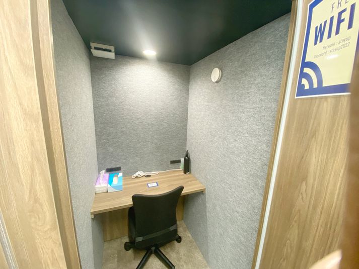 【TELブース①】高速Wi-Fi＆有線LAN完備！ - STAYUP湘南藤沢店
