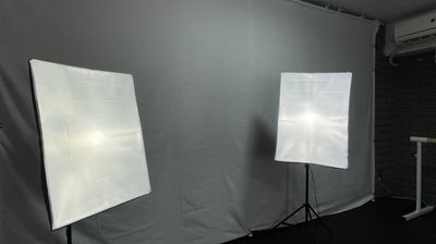 強力な大型照明、背景布など「TikTok 」「YouTube」などの動画撮影に便利なアイテムも揃っています - スタジオ「Ten（テン）」 レンタルスタジオｰスタジオ「Ten（テン）」の室内の写真