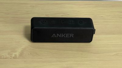 Bluetoothでスマホと簡単に接続できるAnker製のスピーカーは充電式で好きな場所に置いて使えます。 - レンタルスタジオ Ten(テン) - B Bright新宿303の設備の写真