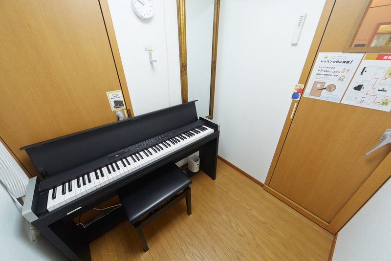 電子ピアノ有り個室スペース（防音室） - フィアルサロン【渋谷／表参道／南青山】🎹ピアノ📶高速WIFI 防音室C(P)【電子ピアノ】WIFI即決の室内の写真