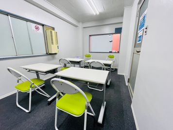 講座レイアウト - JK Room 巣鴨 日東ビル3B 駅チカで静かな貸し会議室の室内の写真