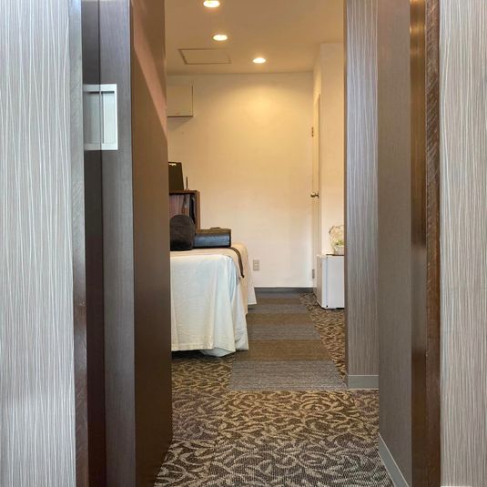 マンツーマン対応の治療院を【丸ごとレンタル】、複業、独立前に最適 - シェアサロン【Familia】