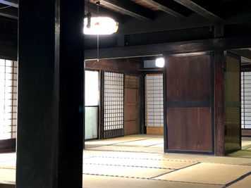 室内　ザシキ・トバ
 - 小菅村 明治２０年築の古民家 ほぼ当時のままの建物の室内の写真