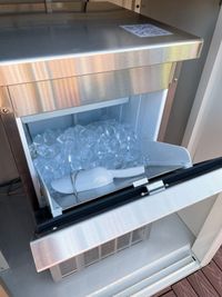 【製氷機】注：製氷機は常に稼働していて、きれいな氷です。皆様がきれいに使って頂いてる前提に運営していますが、気になる方はご持参の氷をお使いください。 - 【浅草&上野&蔵前】徒歩圏内 最大30名貸切テラスBBQ♪ 【スカイツリーBBQテラス•浅草】9階建ての屋上の設備の写真