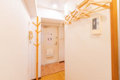 コート類は玄関のハンガーラックをご利用ください！ - レンタルスペース　ベスティー飯田橋 ワンランク上の上質なレンタルスペースの設備の写真