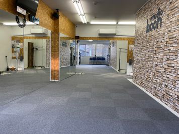 スタジオブーン久留米 駅ちかレンタルサロンの室内の写真