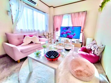 ロココ川口でたこ焼きパーティー♪3/3以降、ガラステーブルはございません - パーティ・誕生日会【コンビニ0分】オオノビル305「ロココ川口」 ハロウィン🎃2面採光✨ママ会👶優しい日差し💗癒し系スペースの室内の写真