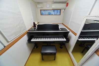 空気清浄機／加湿器／姿見／足台有り - フィアルサロン【渋谷／表参道／南青山】🎹ピアノ📶高速WIFI 防音室A【グランドピアノ】WIFI（即決の室内の写真
