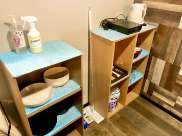ケトル、IH調理器、食器なども取り揃えております。 - お気軽スペースHARU　オークビラ　ワークスペース お気軽スペースHARU　オークビラ上之園　ワークスペースの設備の写真