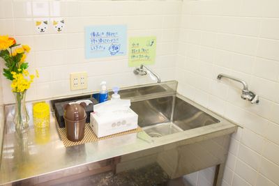トイレとは別に独立した手洗い所もあります。 - ２４時間営業！お一人様専用レンタルダンススペースジーナ！ 【お一人様専用】【完全禁煙】【土足使用】レンタルダンススペースの設備の写真