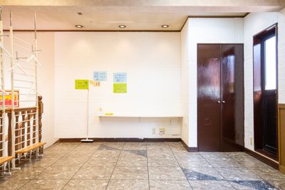 鏡側から見たスペースです。 - ２４時間営業！お一人様専用レンタルダンススペースジーナ！ 【お一人様専用】【完全禁煙】【土足使用】レンタルダンススペースの室内の写真