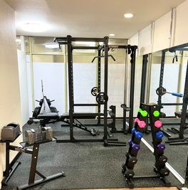 レンタルジムとしてご利用頂けます！

 - 門真プラザ店 個室レンタルジム/レンタルスペース カメレオンGYMの室内の写真