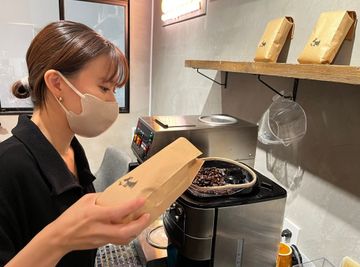 スペシャリティコーヒーは豆から挽いています。 - GARAGE MACHIDA 南大谷店 【就活オンラインブース】GARAGE MACHIDA個室（B席）の設備の写真