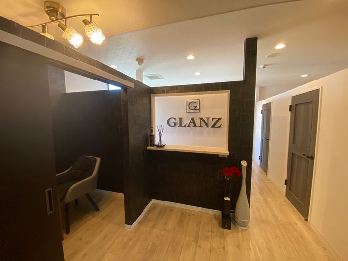 広々としたエントランスです。 - share salon glanz お洒落な個室空間のレンタルシェアサロン♡の入口の写真