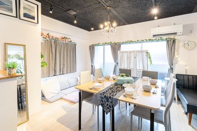 【アイリス池袋】
パーテーションを新設 - 長時間割✨池袋駅西口料理可能な24時間営業貸切レンタルスペース レンタルスペース【アイリス池袋】5F🌈の室内の写真