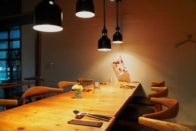 テーブルも広々していて肩がぶつかりません。 - メトロシティ小伝馬町２０２　Ｃｒａｆｔ　ｄｉｐ　３ｎｏｗａ 日本橋小伝馬町　Craftdip 3nowa　レストランカフェ　の室内の写真