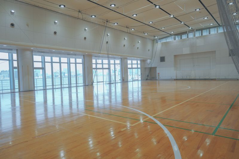 多目的に利用可能なインドアスポーツ施設 - SPORTS LABO SHIBAURA
