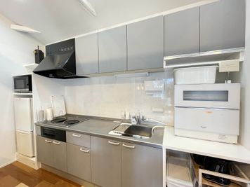 充実の広々キッチン - RELAYA北松戸 一軒家レンタルハウスのリラヤの室内の写真