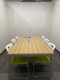 ZOOM会議やリモートでも使える会議室（定員６名） - Incubation LABO