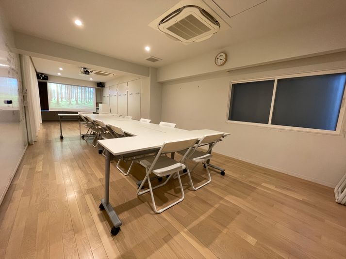 千代田三信ビルスペースの室内の写真