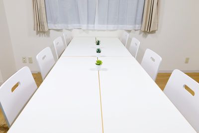 ホワイトテーブル - スペースオウルⅢの室内の写真