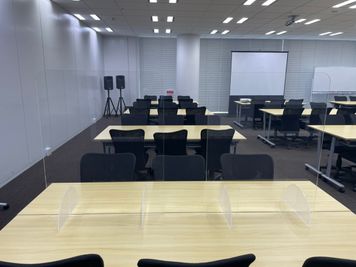 BasisPoint Lab. 新橋日比谷口店 セミナールーム/大会議室の設備の写真