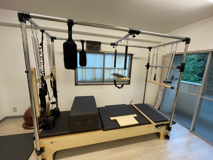 sr pilates studio 代々木公園 sr pilates studio代々木公園の室内の写真