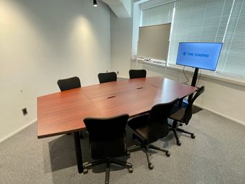【大きな会議テーブル・オフィスチェアで長時間のご利用にもオススメ】 - TIME SHARING 六本木 第6DMJビル 4Dの室内の写真