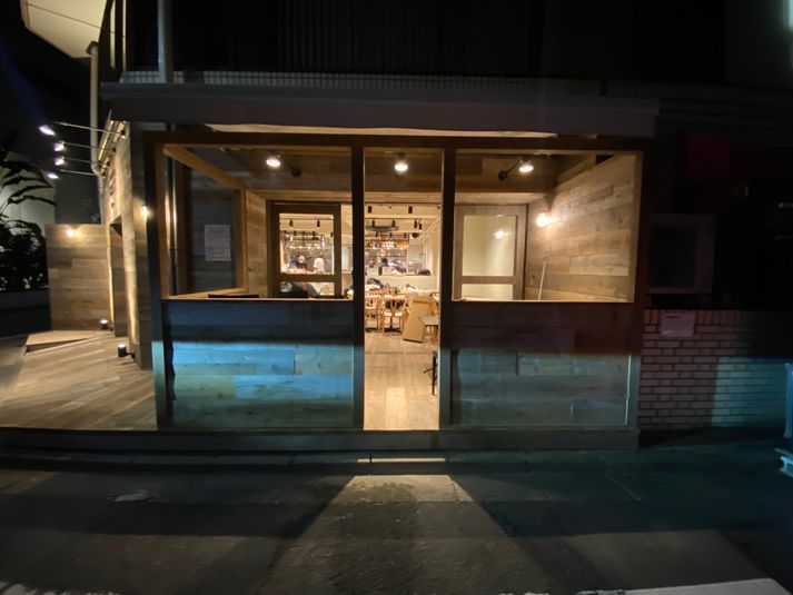 現在も営業しているカフェレストランです。 - Cafe&Dining TERRACE Tokyo 新宿御苑店の外観の写真
