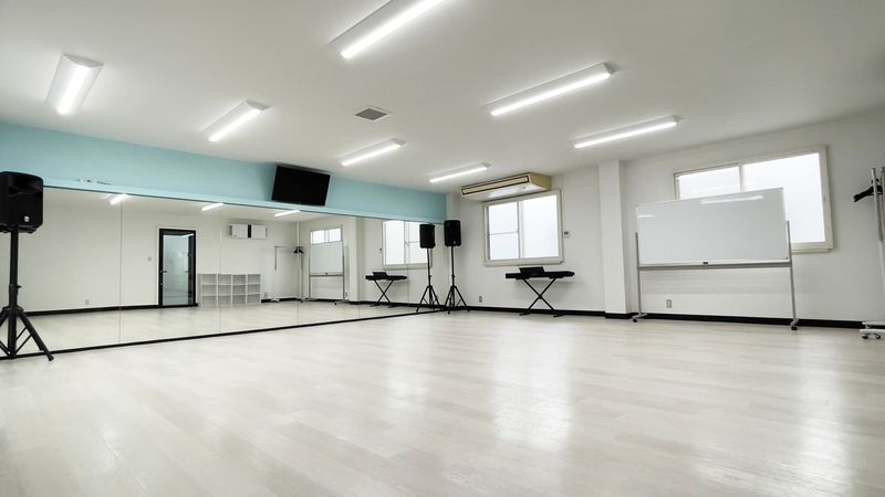 2F STUDIO：Uniiique Tenjin Studio - Uniiique Tenjin Studio