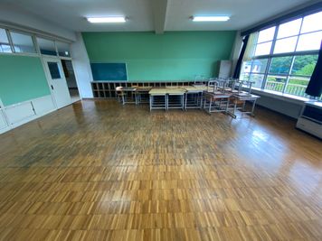小学校３年生の普通教室として使っていたスペースです。 - 八ヶ岳コモンズ